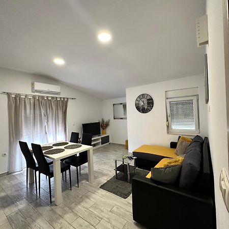 Apartman Nela Lejlighed Kaštel Sućurac Eksteriør billede